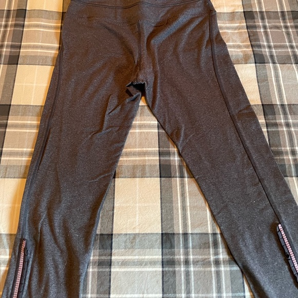 Lululemon Crops - Grey with Pink detail - Picture 2 of 3